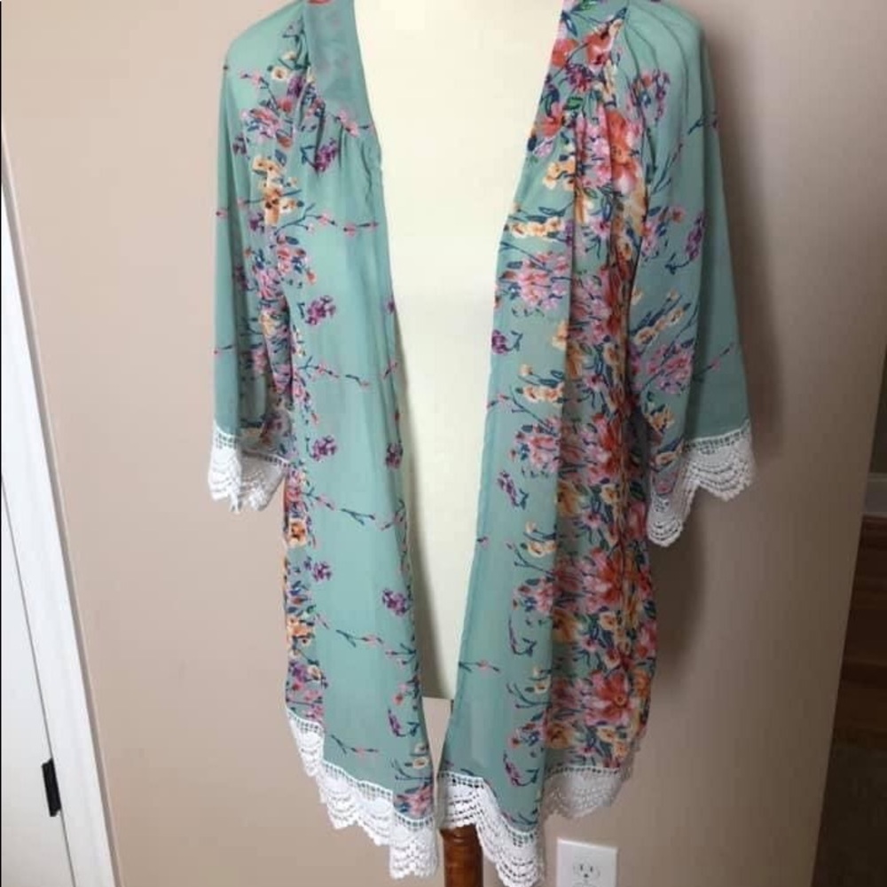 NWOT Boutique Floral Kimono XL